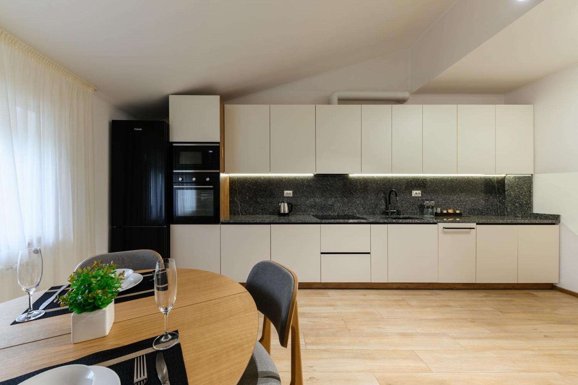 Luxury Apartments Uzhorod Exterior photo